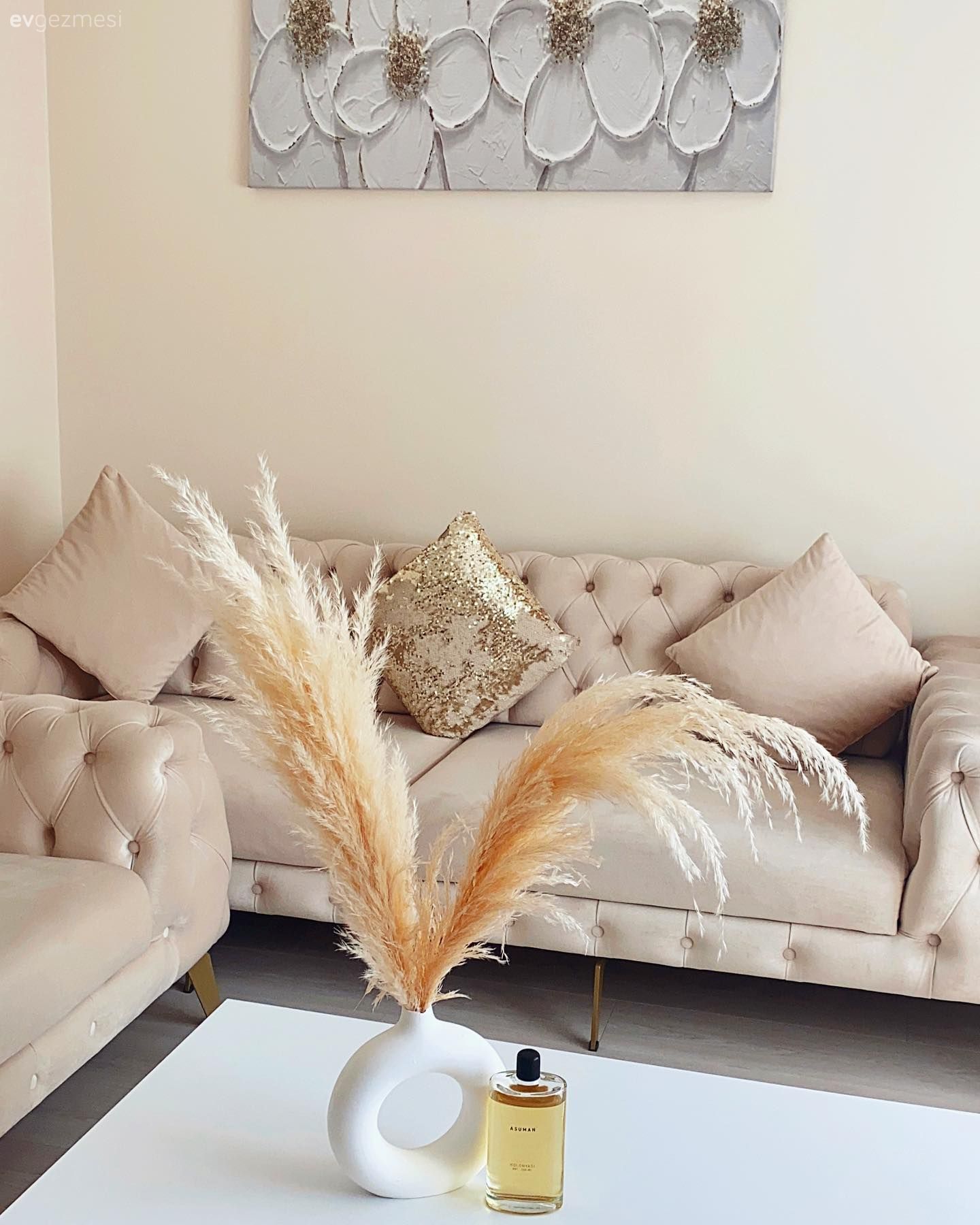 Bu İstanbul Evinde Açık Renklerin Ferahlığı Tüm Alanı Kuşatmış!