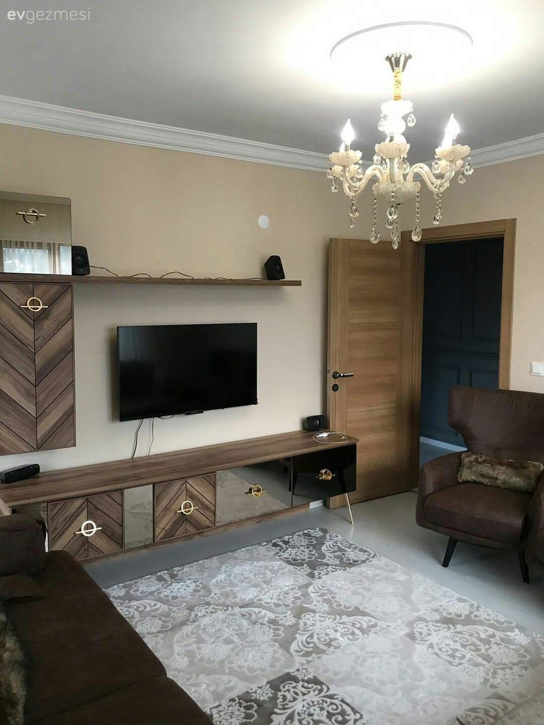 Bu Evde İddialı Renkler Mimari Dokunuşlarla Buluşuyor