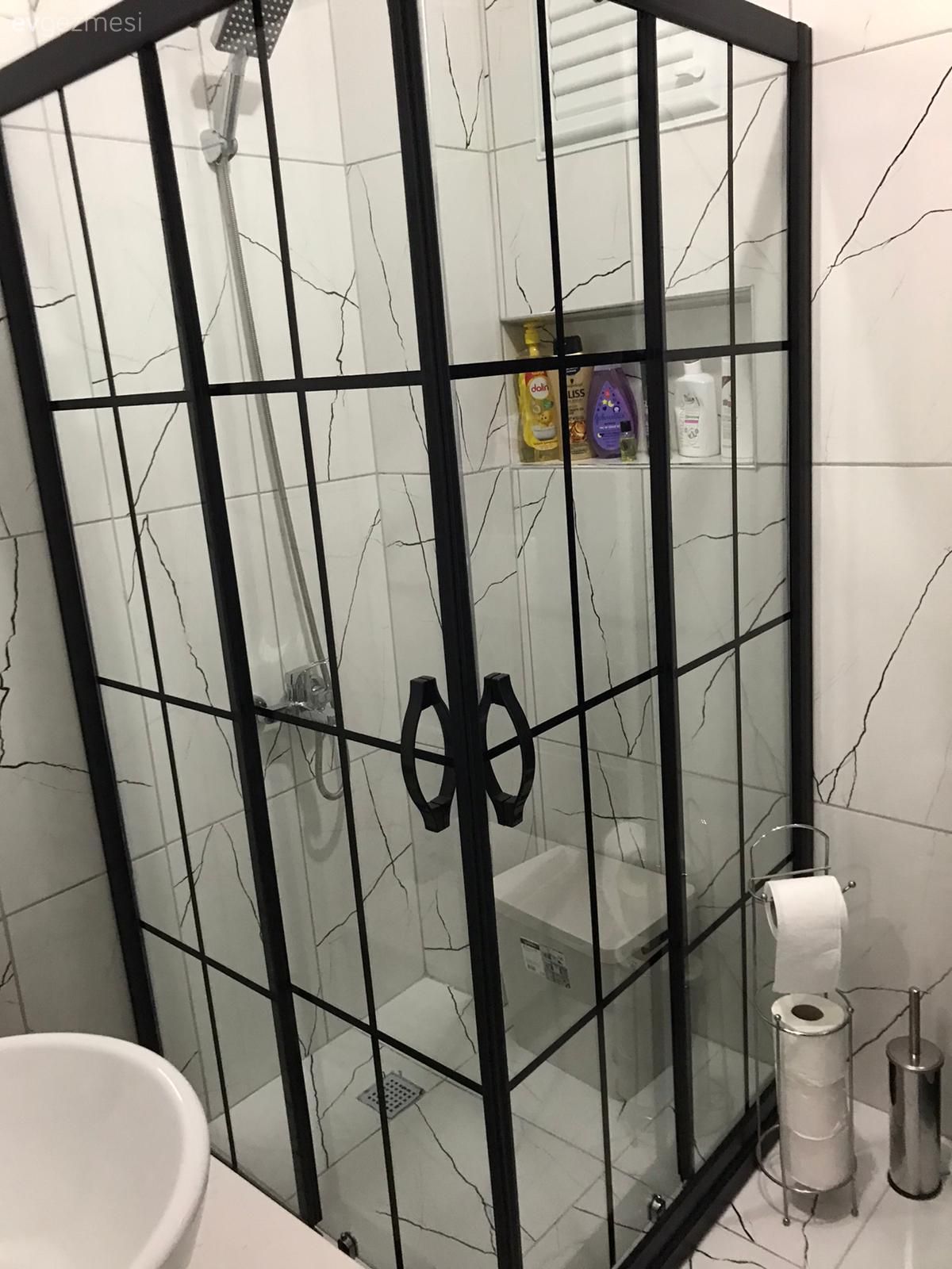 Duşakabin, Banyo, Siyah