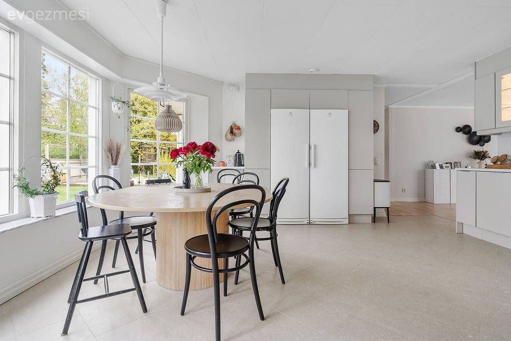 Panoramik Görüntü Sunan Pencerelere Sahip 140 M2'lik  Ev