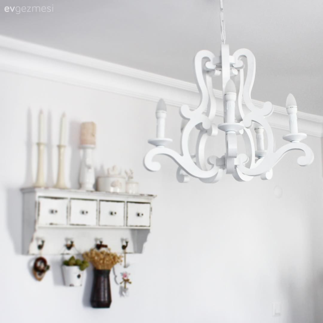 Salon, Salon avizesi, Beyaz, Duvar dekorasyonu, Duvar rafı, Avize, Aydınlatma