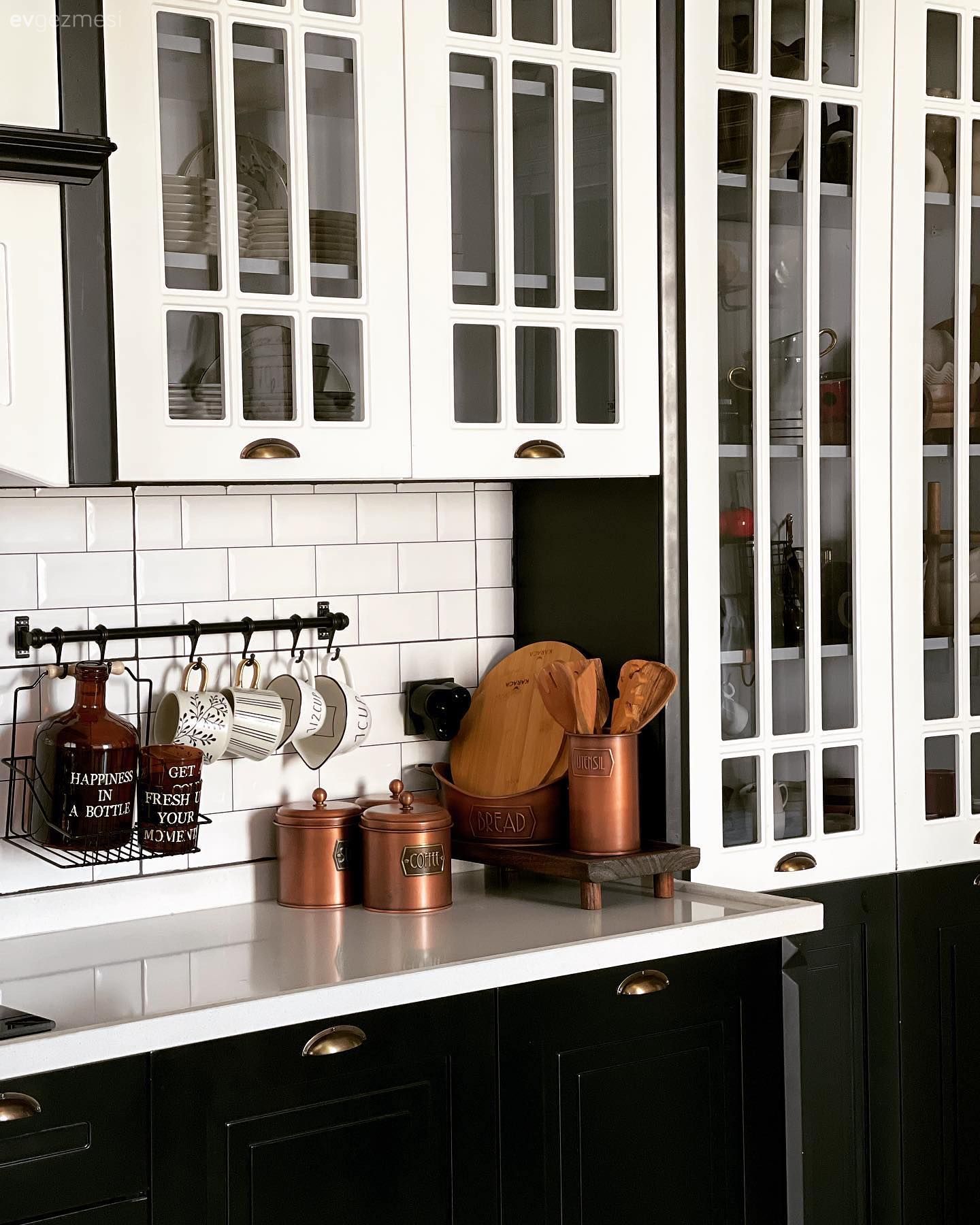 Beyaz, Siyah, Mutfak tezgah arası