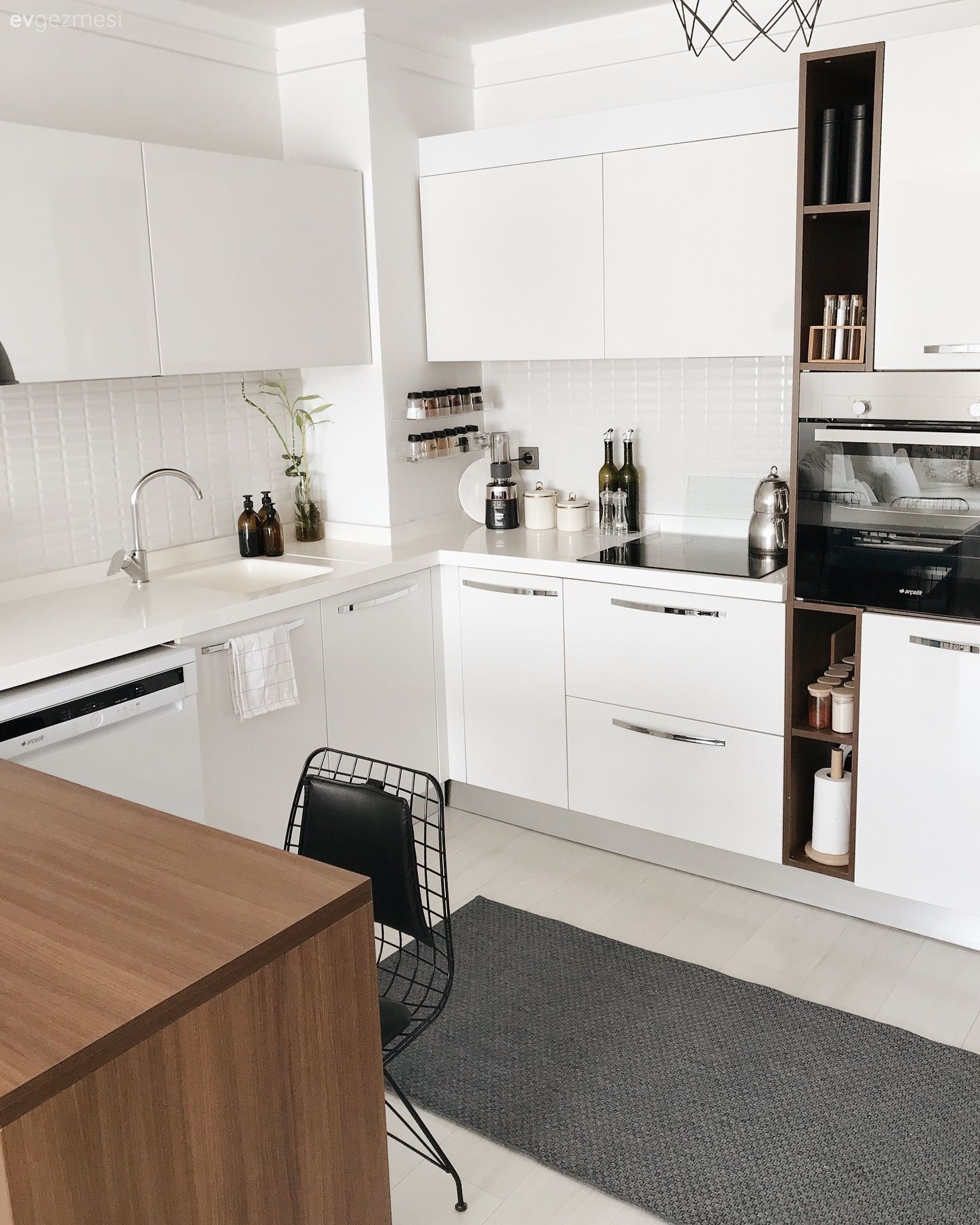 Bu Ankara Evini Şekillendiren Kontrast Tonlar ve Konfor Olmuş!