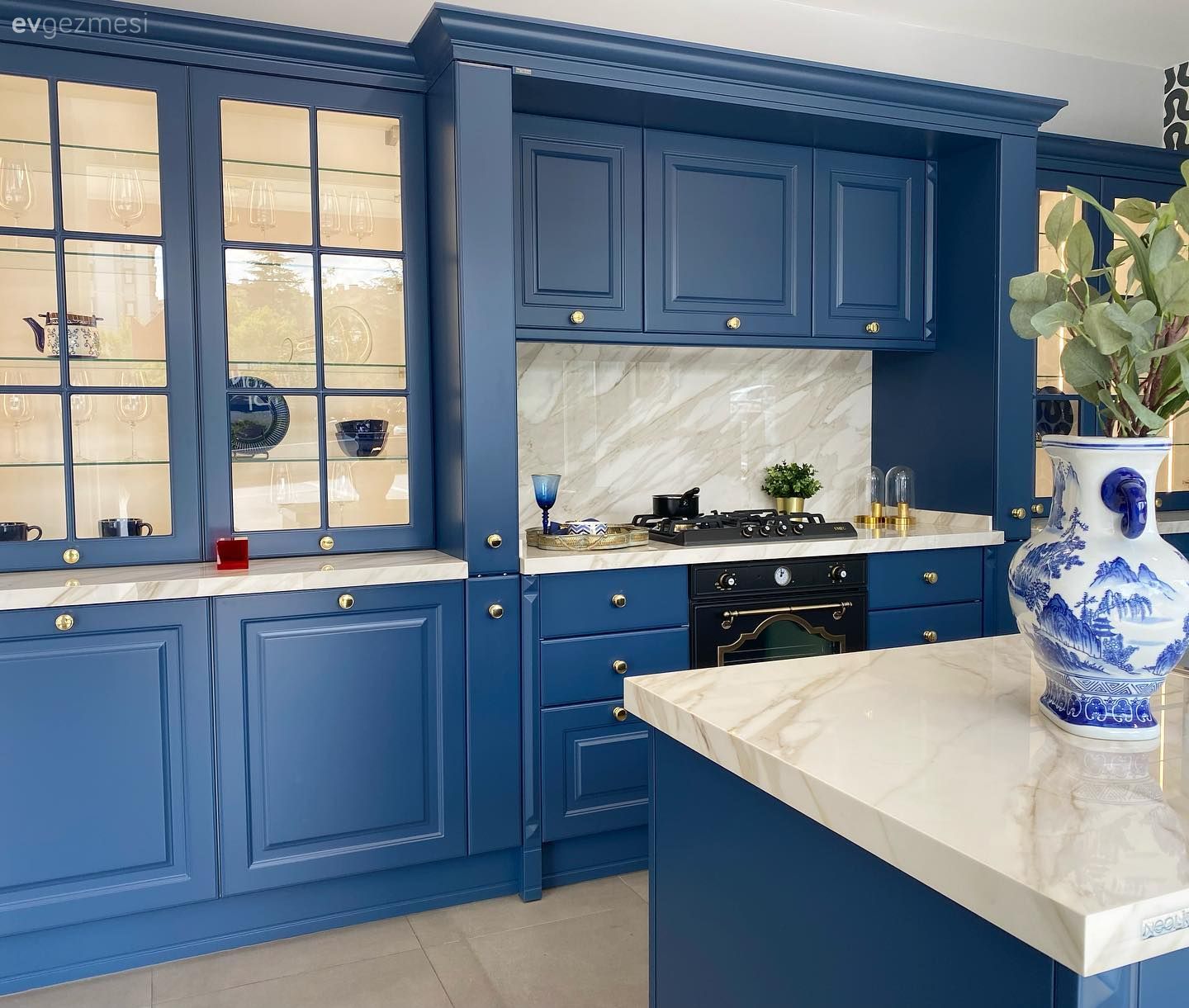 Maviye Gönlünü Kaptırmış Bu Mutfak Ne Sıradan Ne Absürt!