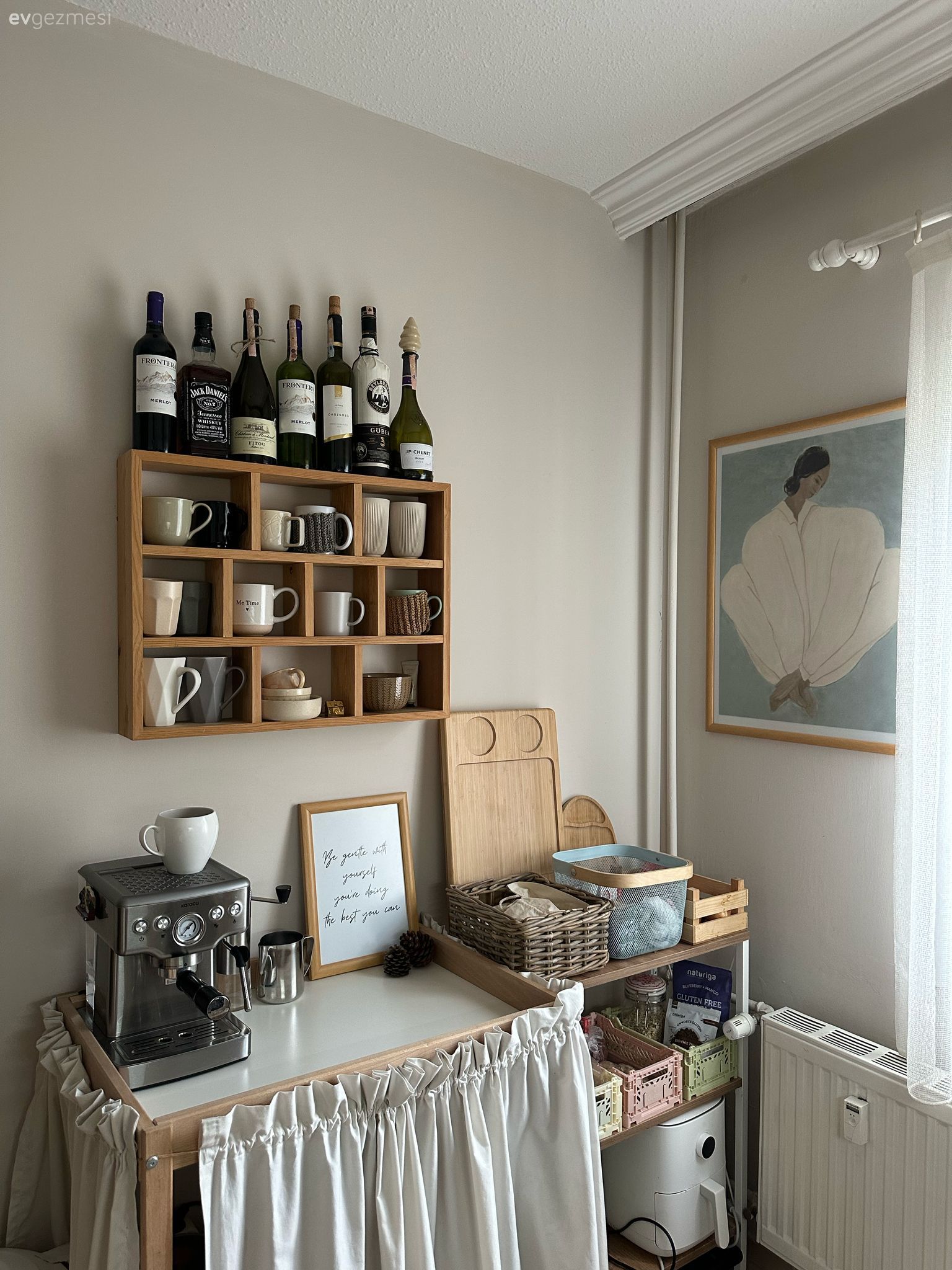 Bu İzmir Evinin Genelinde Salaş Görüntü Hakim