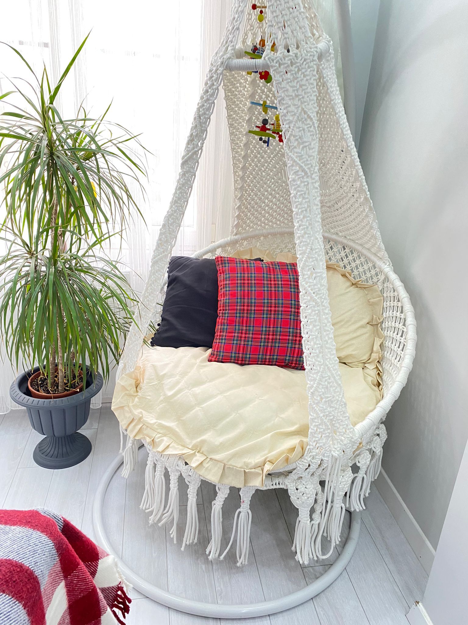 Kırlent ve Örtüleriyle Sürekli Kabuk Değiştiren Bir İstanbul Evi!