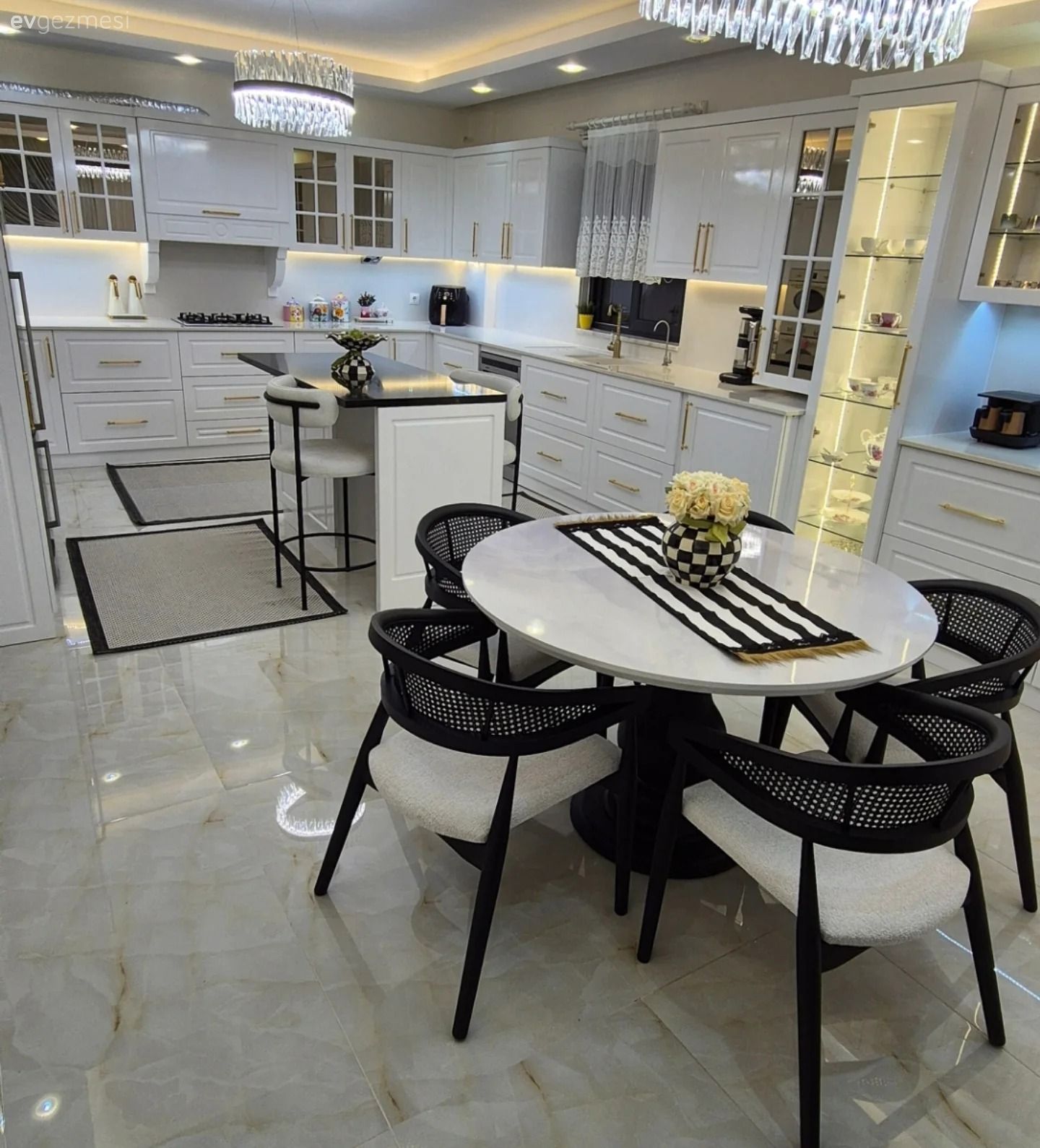 U-Tipi Adalı Bu Mutfağın Assolisti Kahve Köşesi