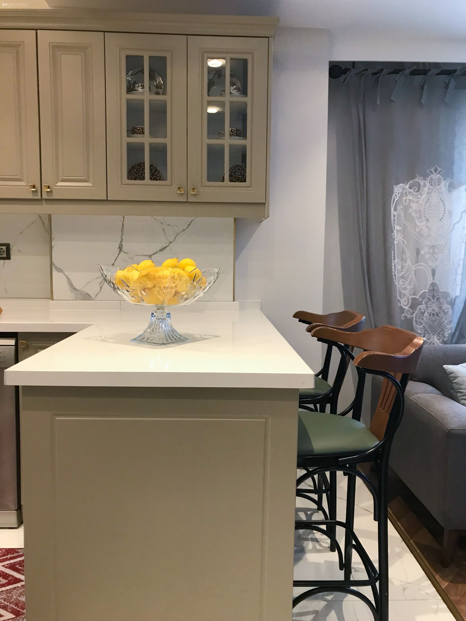 Mutfak, Beyaz, Gri, Gri mutfak, Yeşil, Kahverengi, Mutfak masası, Bar masa & sandalyeleri, Mutfak tezgah arası, Tezgah arası doğal taş