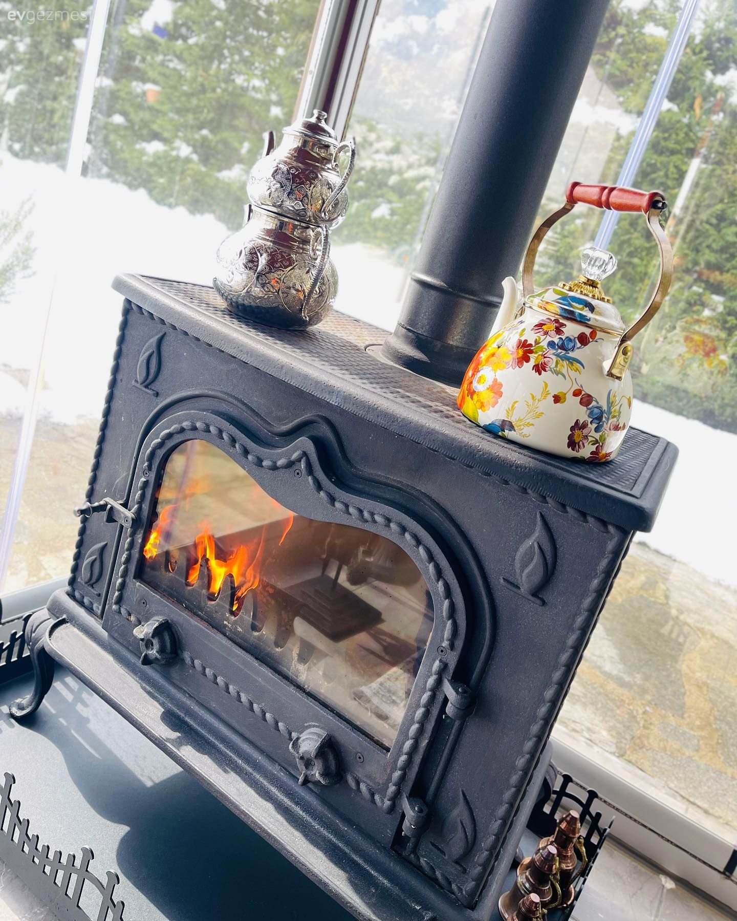 Bu Kış Bahçesinde Soba Hem Isı Hem de Keyif Kaynağı