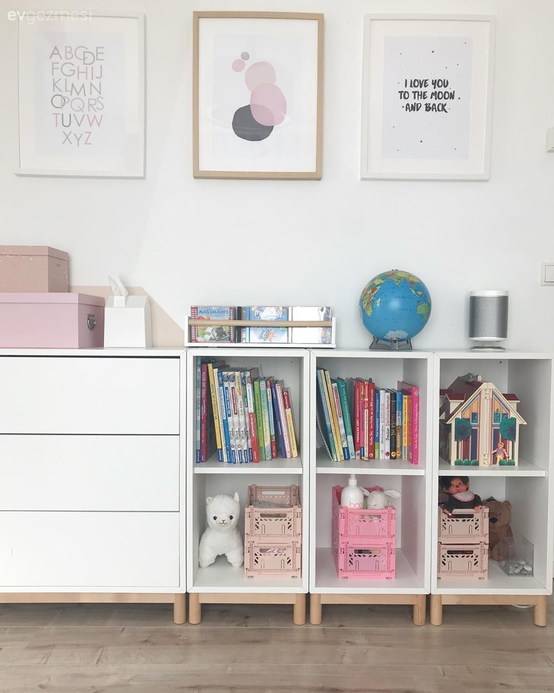 Çocuk Odası, Beyaz, Pembe, Kitaplık, Tablo, Duvar dekorasyonu, Çerçeve