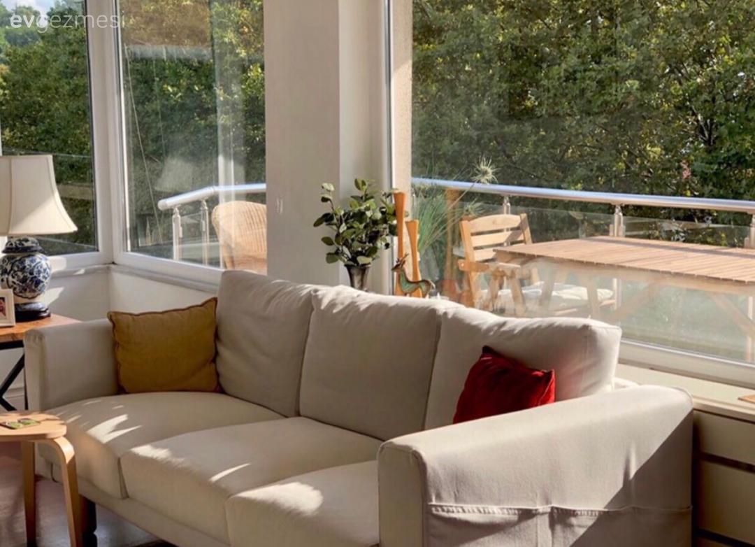 Salon, Beyaz, Bej, Krem, Turuncu, Koltuk takımı, Ev bitkisi, Abajur, Aydınlatma