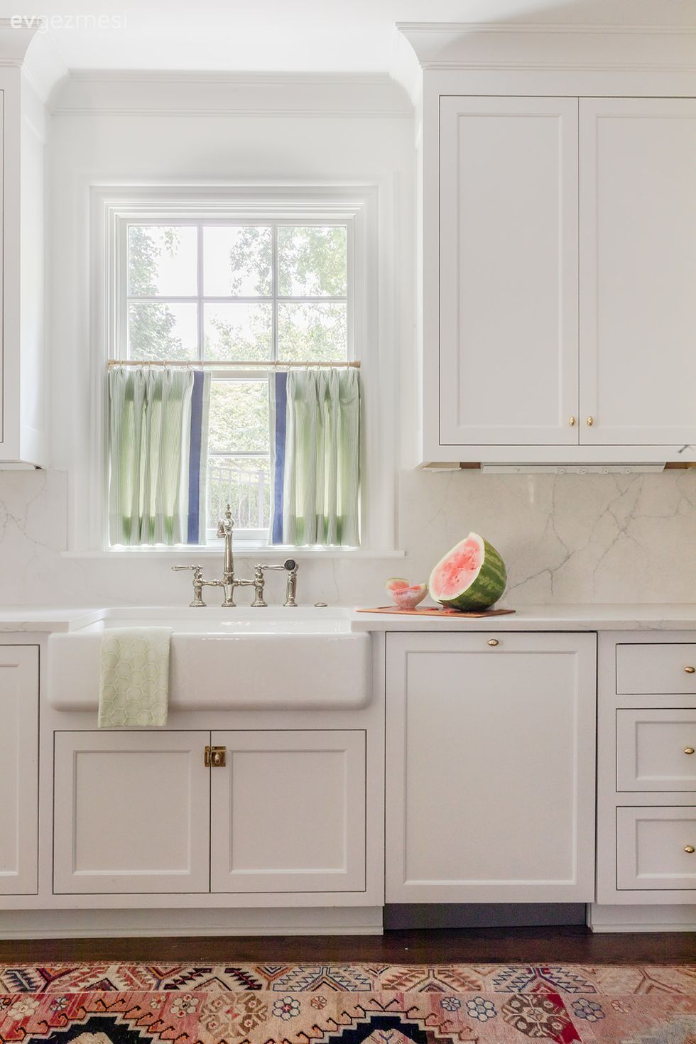 Mutfak İçin En Kullanışlı Perde Seçimi ve Farklı Perde Modelleri