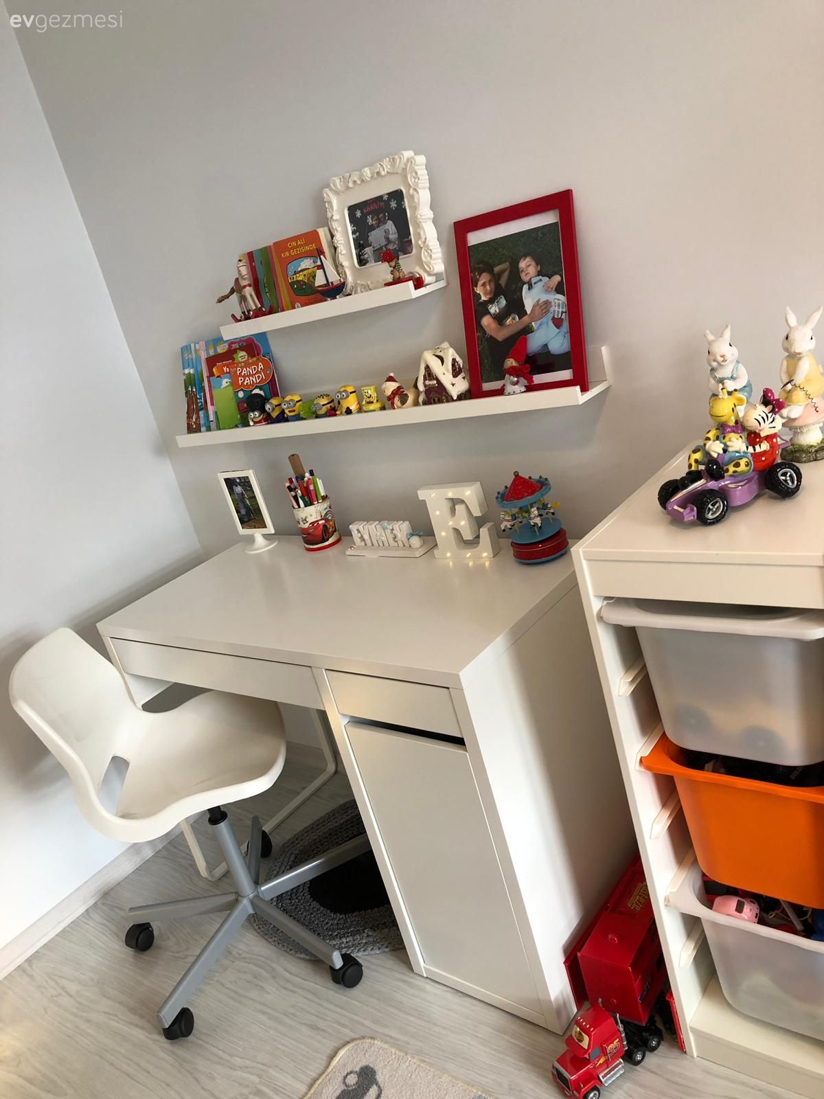 Duvar rafı, Çocuk odası çalışma masası, Şifonyer, Beyaz, Kırmızı, Turuncu, Çerçeve