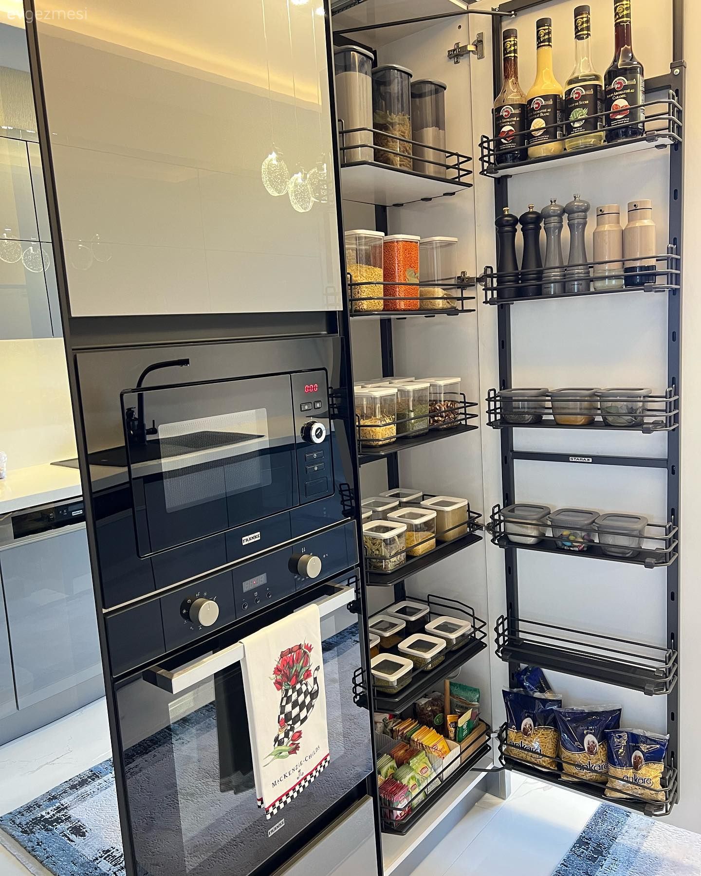 Raylı kiler, Ankastre, Mutfak, Gri, Beyaz, Siyah