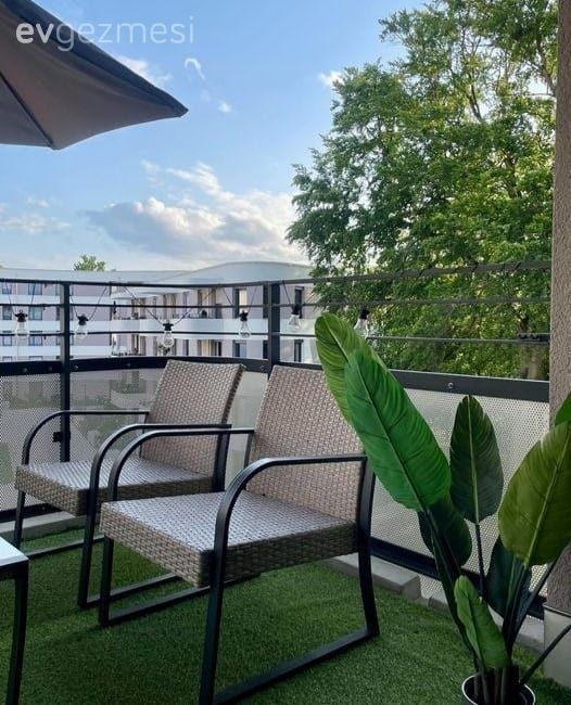 Balkon, Balkon masası, Sandalye, Ev bitkisi