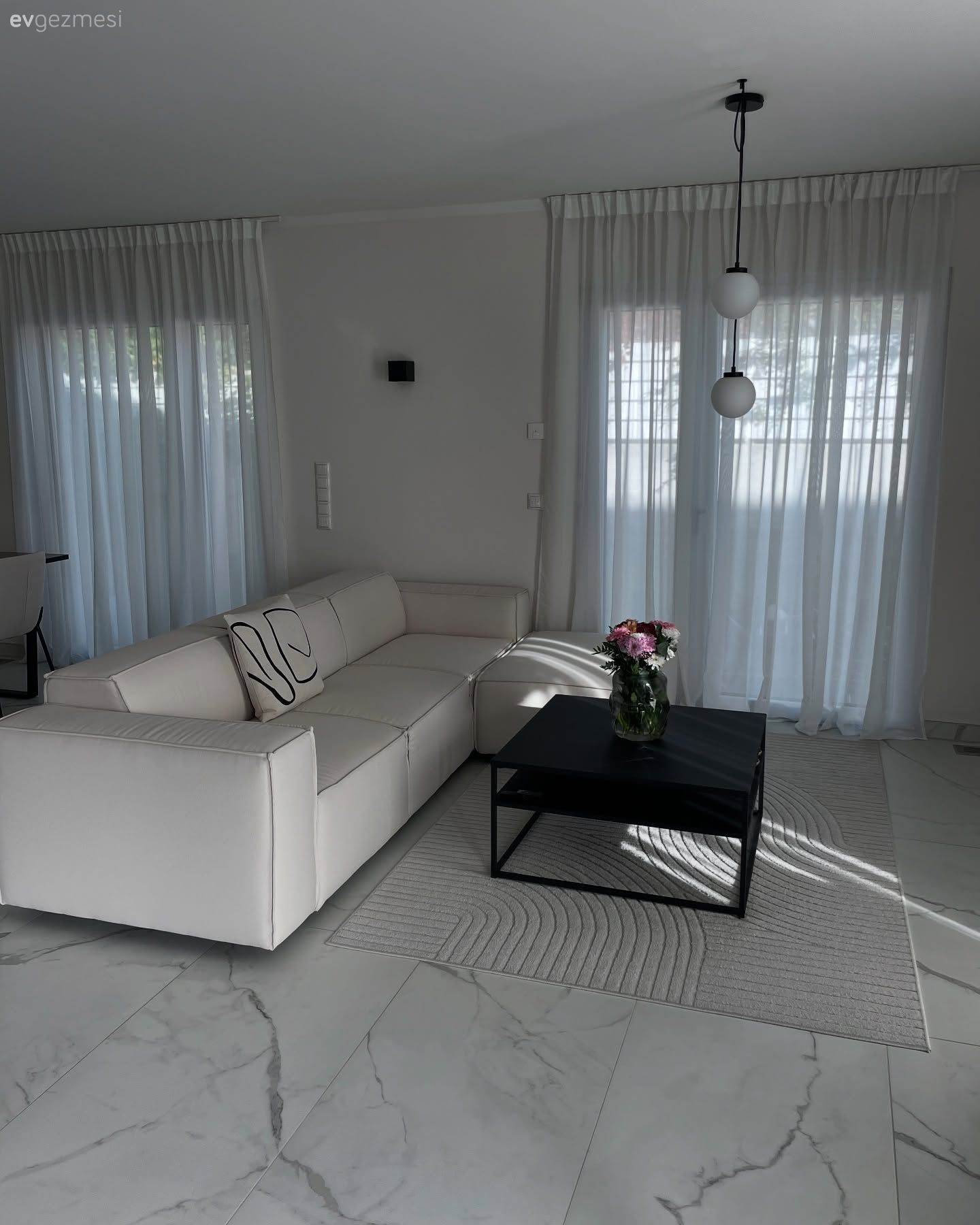 Modern Mimariden İlham Alan Bu Evde Renkler Risksiz