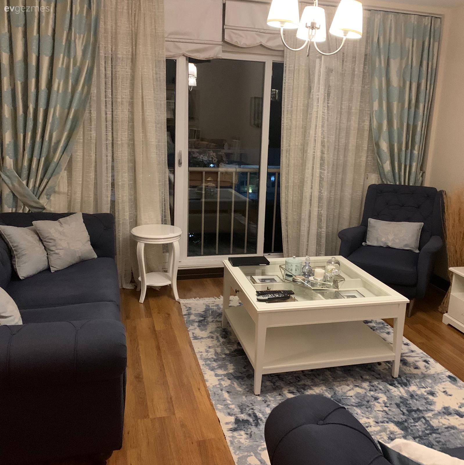 Salon, Koltuk takımı, Gri, Beyaz, Bej, Yemek masası, Sandalye, Ayna, Şamdan, Ev Aksesuar, Avize, Aydınlatma, Kırlent, Ev tekstili, Fon perde, Perde, Tül perde