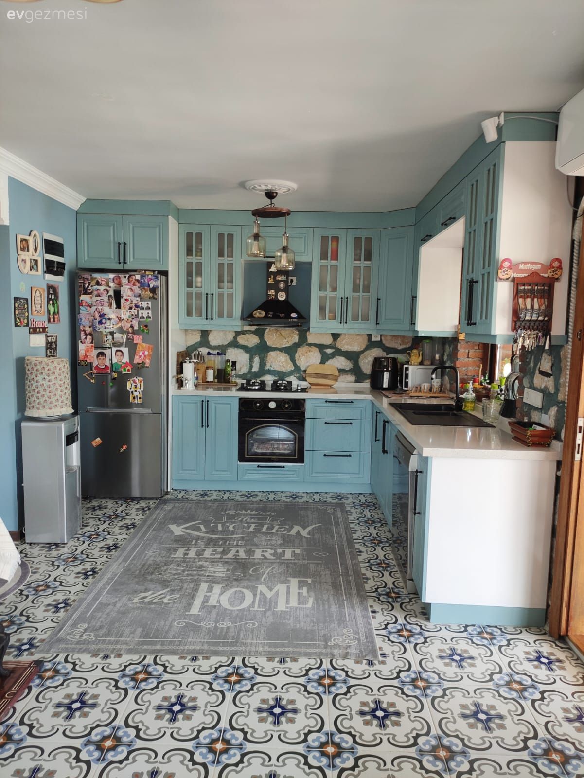 Müstakil Ev Hikâyeleri: Köy Havasını İçine Çeken Rustik Taş Ev!