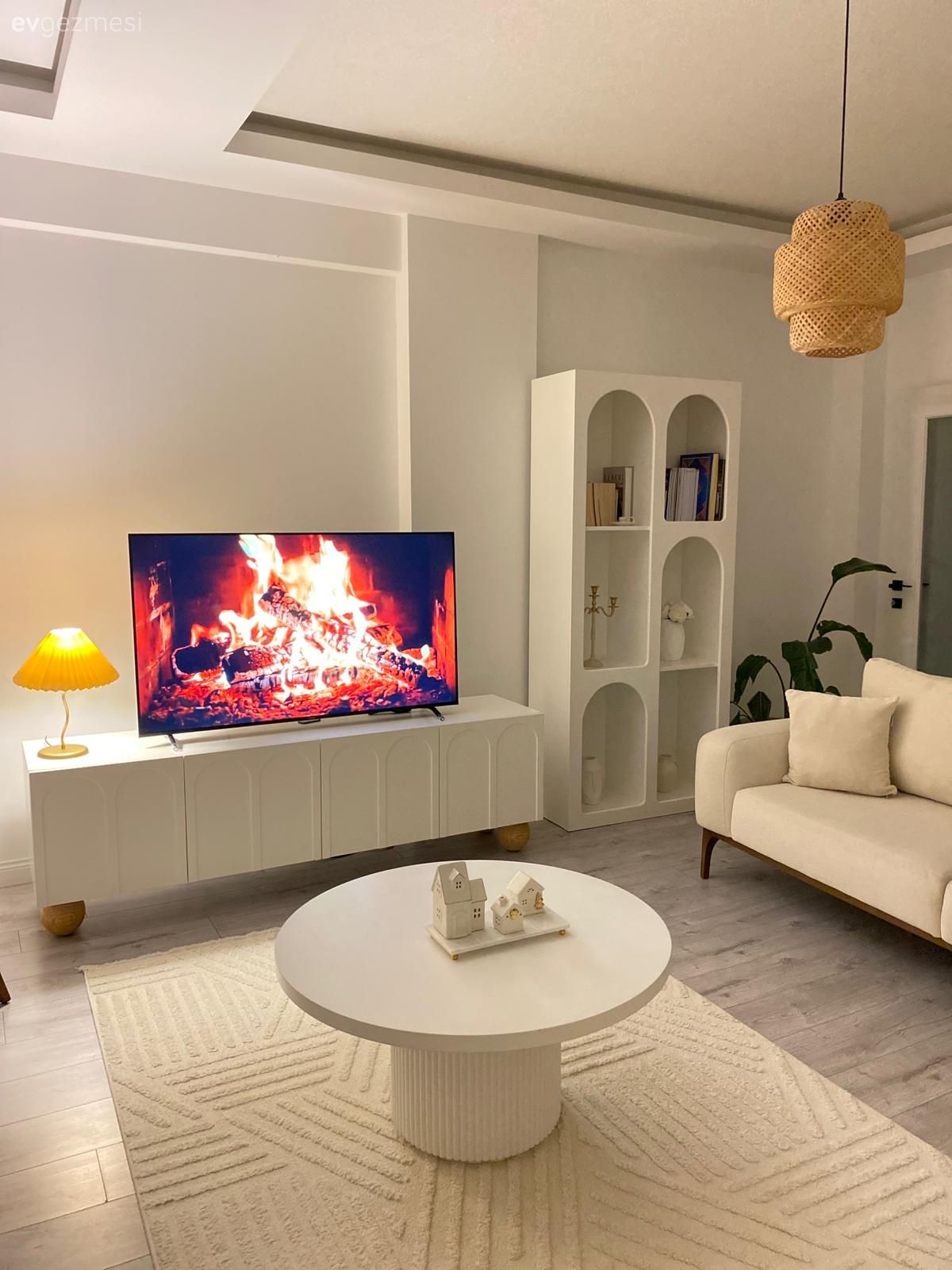 Dekoratif Objeler, Vitrin, Tv ünitesi, Halı, Salon halısı, Orta sehpa, Sehpa, Beyaz, Bej, Koltuk takımı