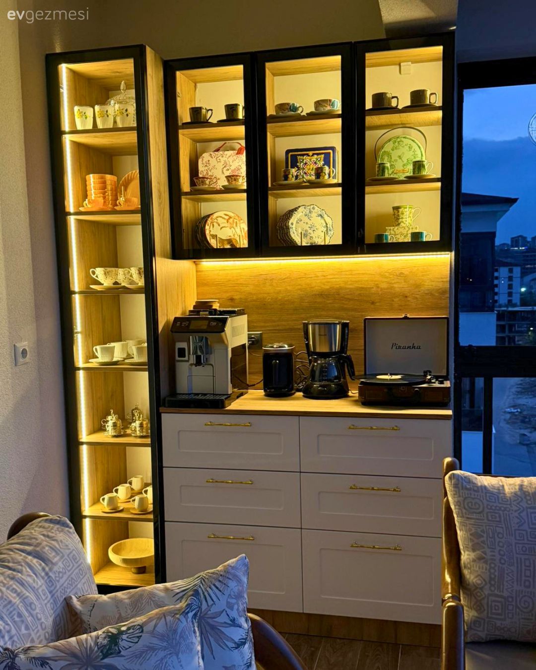 Elazığ'daki Bu Balkon Kahve Köşesi Gelince Daha Bir Keyiflenmiş