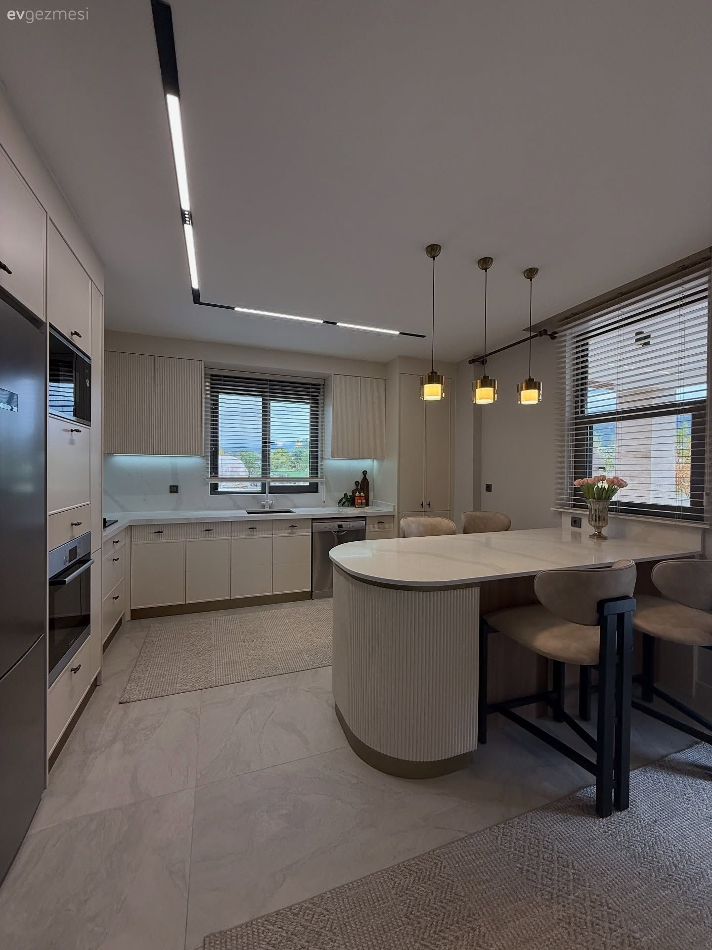 Her Köşesinde Farklı Bir Tasarıma Sahip Lüks ve Zarif Bir Mutfak