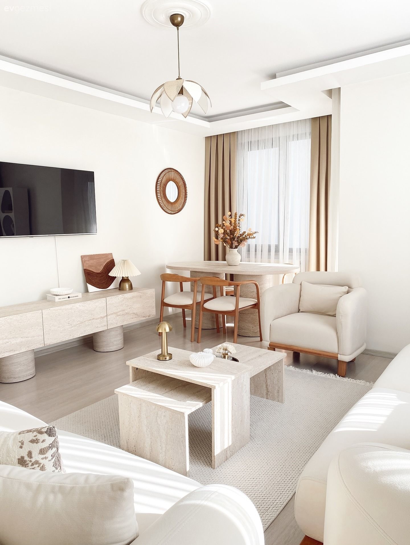 Bu Uyumlu Salonda Konfor ve Şıklık Da Tam Ayarında