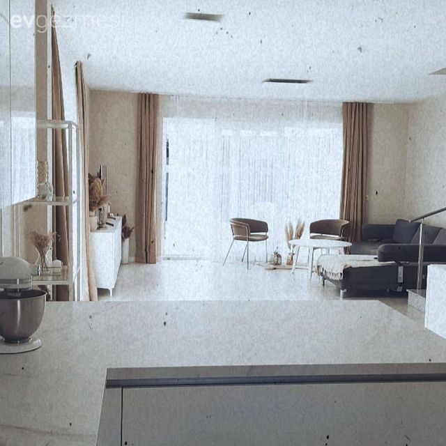 Salon, Modern, Beyaz, Krem, Pudra pembe, Altın, Köşe koltuk, Koltuk takımı, Açık konsept yaşam alanı, Fon perde, Perde, Tül perde, Pampas otu