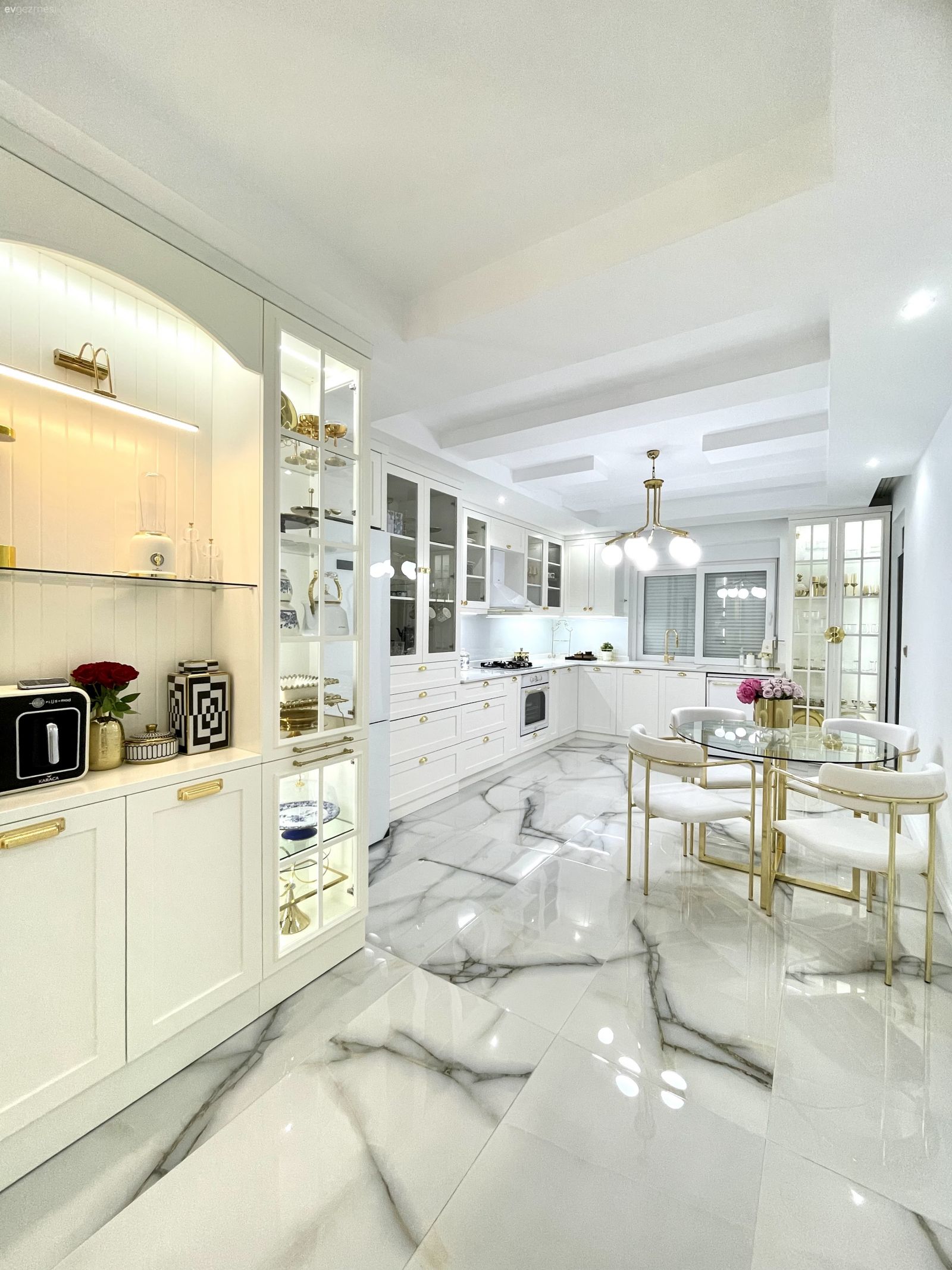 Bu Antalya Mutfağında Modern ve Art Deko El Ele!