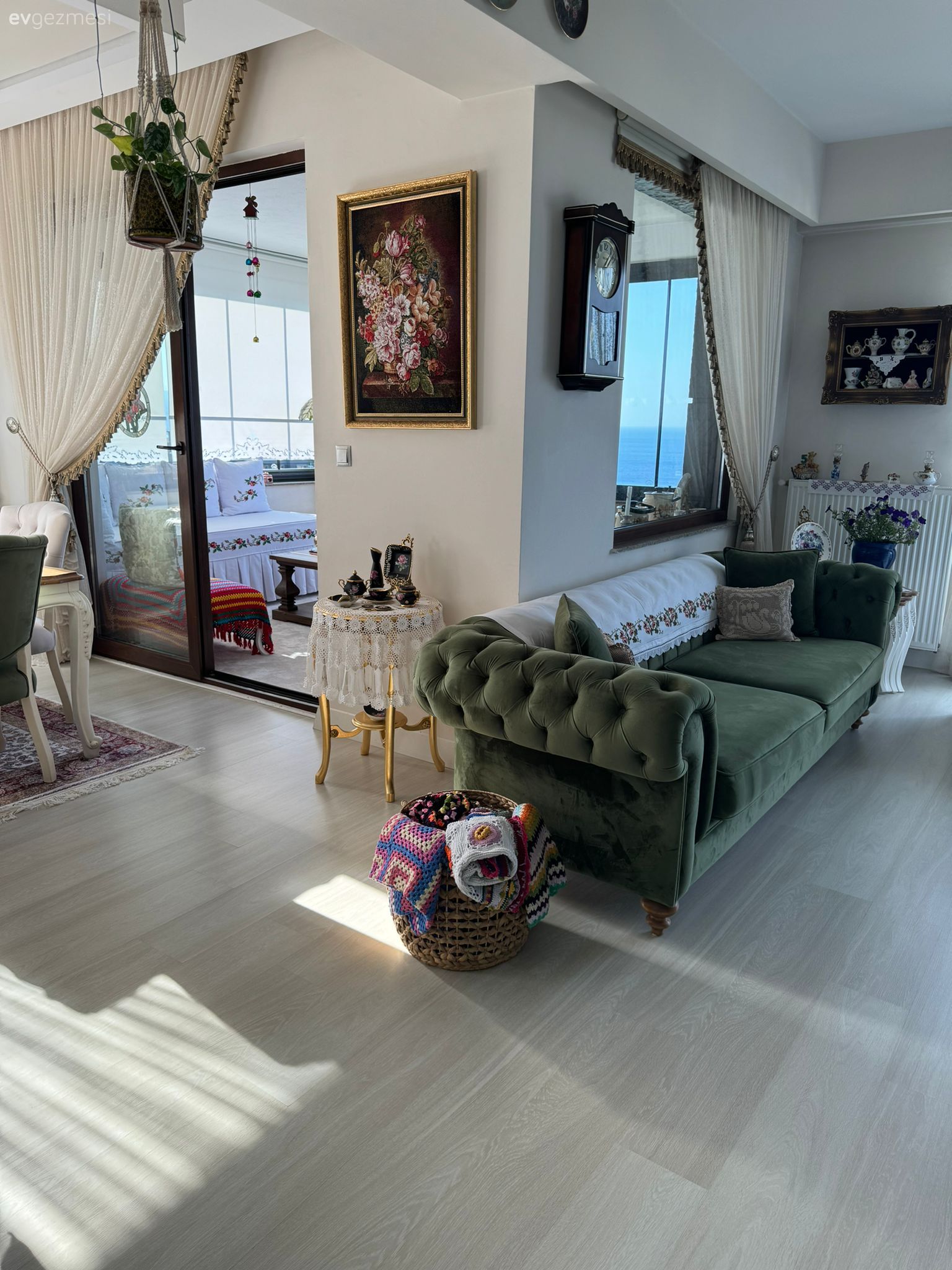 Halıdan Perdeye Her Detayıyla Geçmişe Yolculuk Yapan Bir Trabzon Evi!