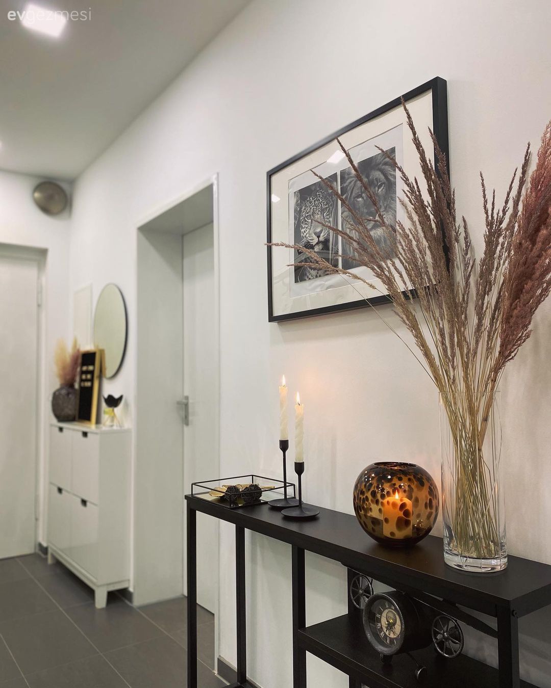 Antre, Beyaz, Siyah, Vazo, Ev Aksesuar, Pampas otu, Tablo, Duvar dekorasyonu, Yuvarlak ayna, Dekoratif ayna, Dekoratif Objeler
