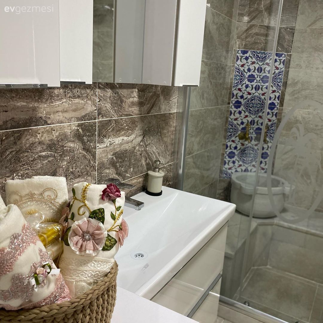 Banyo, Beyaz, Gri, Duşakabin, Banyo seramikleri, Banyo dolabı, Banyo aynası