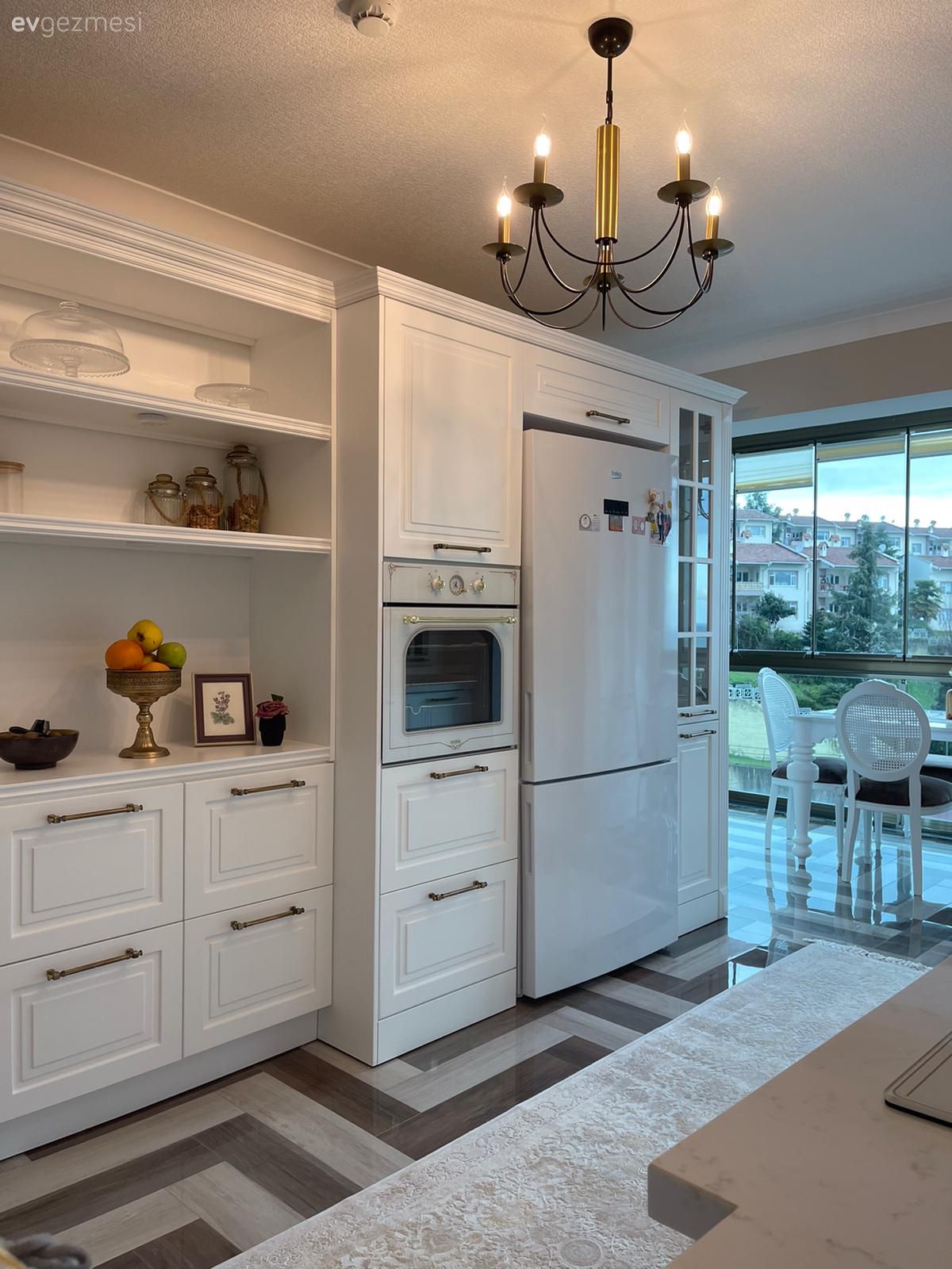 Beyazlarını Giyinmiş Bu Mutfak Her Detayıyla Pek Zarif