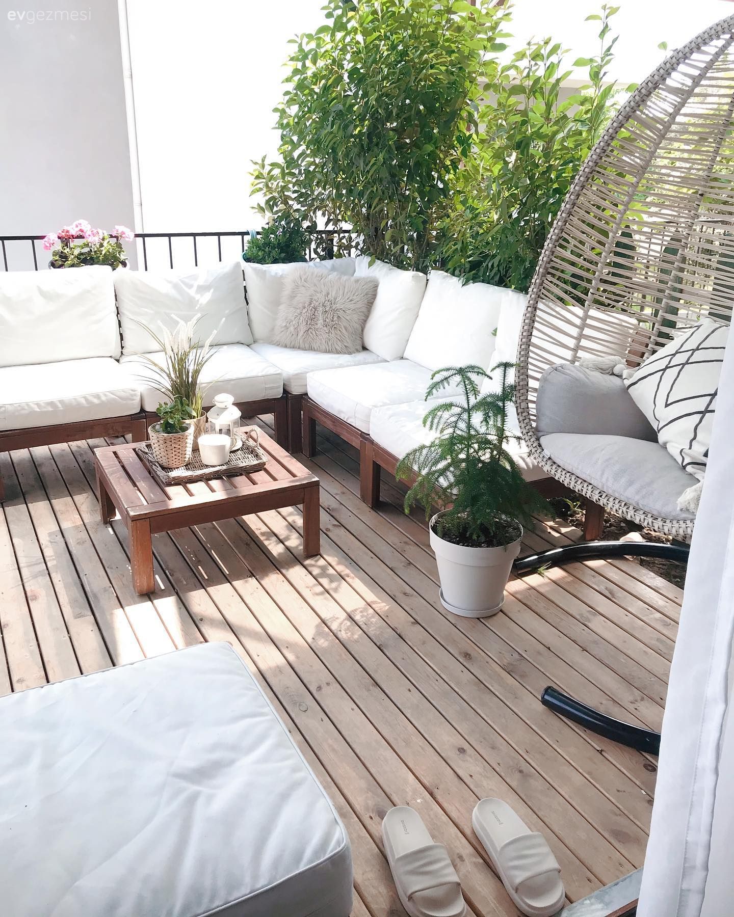 Bu Minimalist Evde Açık Renklerin Dışındaki Tonlara Yer Yok