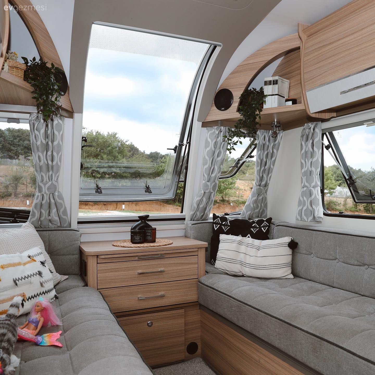 3+1 Evden Tam Zamanlı Karavana: Bir Doğayla Kucaklaşma Hikayesi!