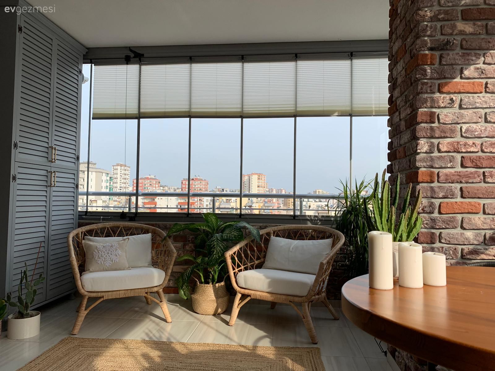 Balkon, Hasır sandalye, Balkon halısı, Balkon duvar dekorasyonu, Ev bitkisi