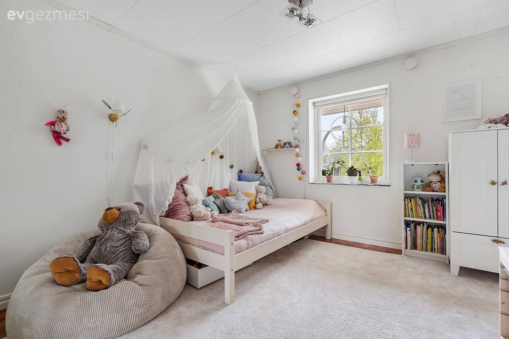 Panoramik Görüntü Sunan Pencerelere Sahip 140 M2'lik  Ev