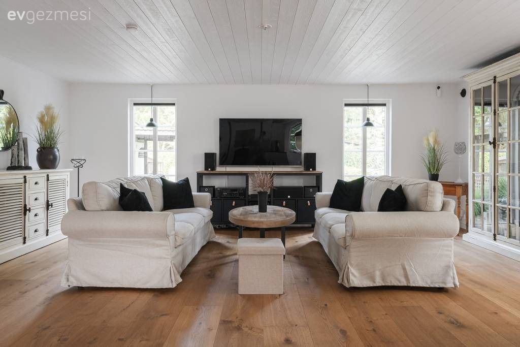 Her Mevsim Kullanılan Havuzu ile Keyfine Düşkün Bir Müstakil Ev