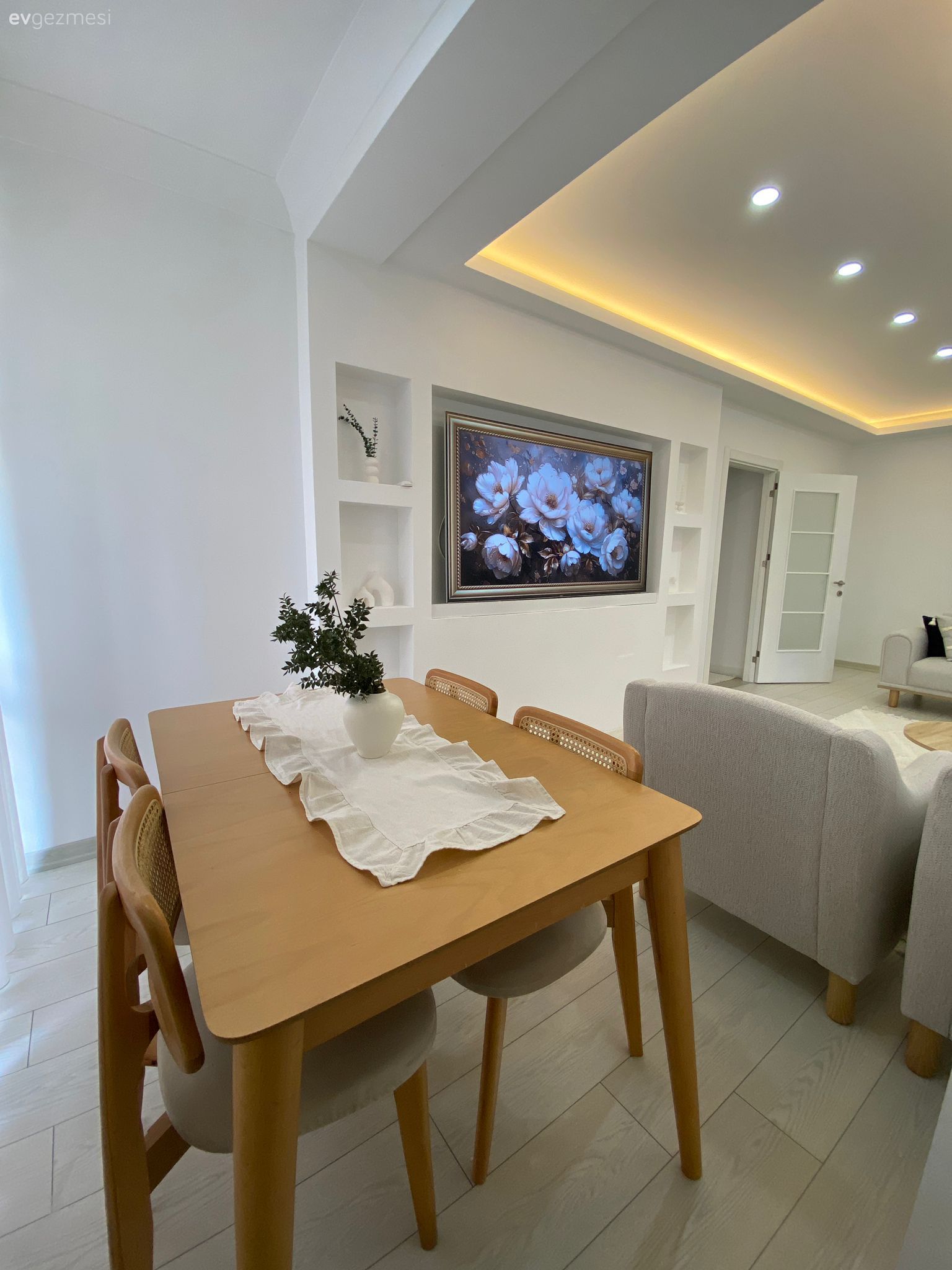 Sadelik Yanlısı Bu Evde Abartının Yeri Kapının Dışı