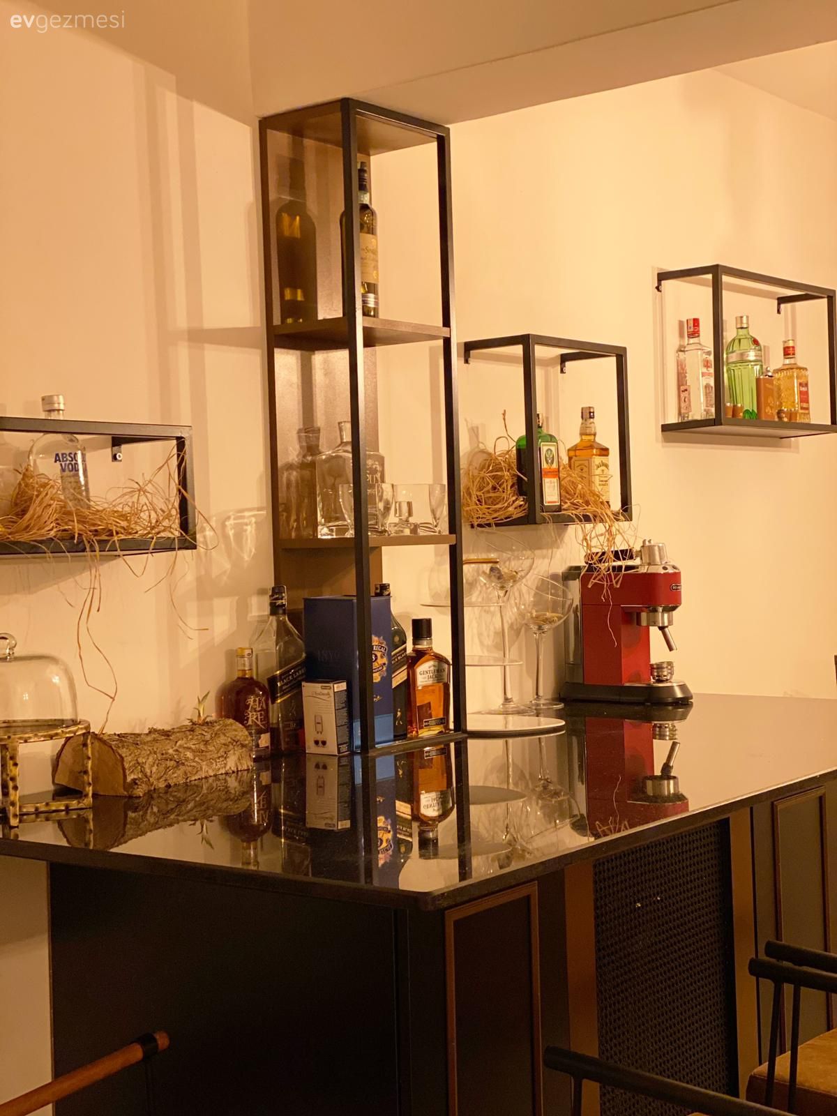 Bar masa & sandalyeleri, Siyah, Kahverengi, Vitrin, Duvar rafı, Duvar dekorasyonu, Sandalye