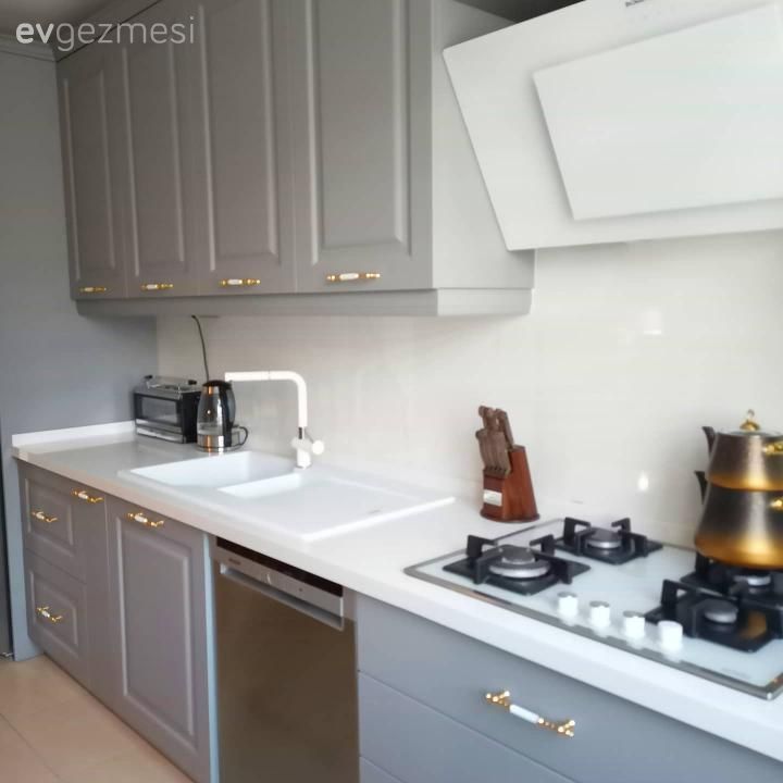 Mutfak, Beyaz, Gri, Mutfak tezgahı, Mutfak tezgah arası, Tezgah arası seramik, Davlumbaz