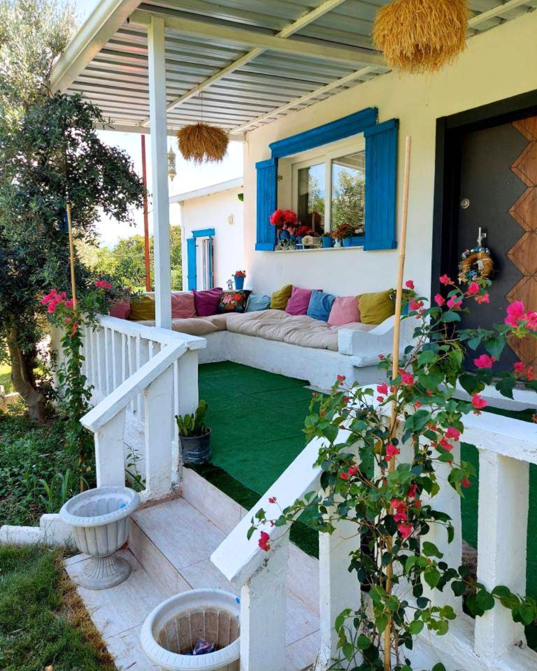 Bahçe, Yazlık, Veranda, Sedir, Mavi, Beyaz, Çiçekler, Dış cephe