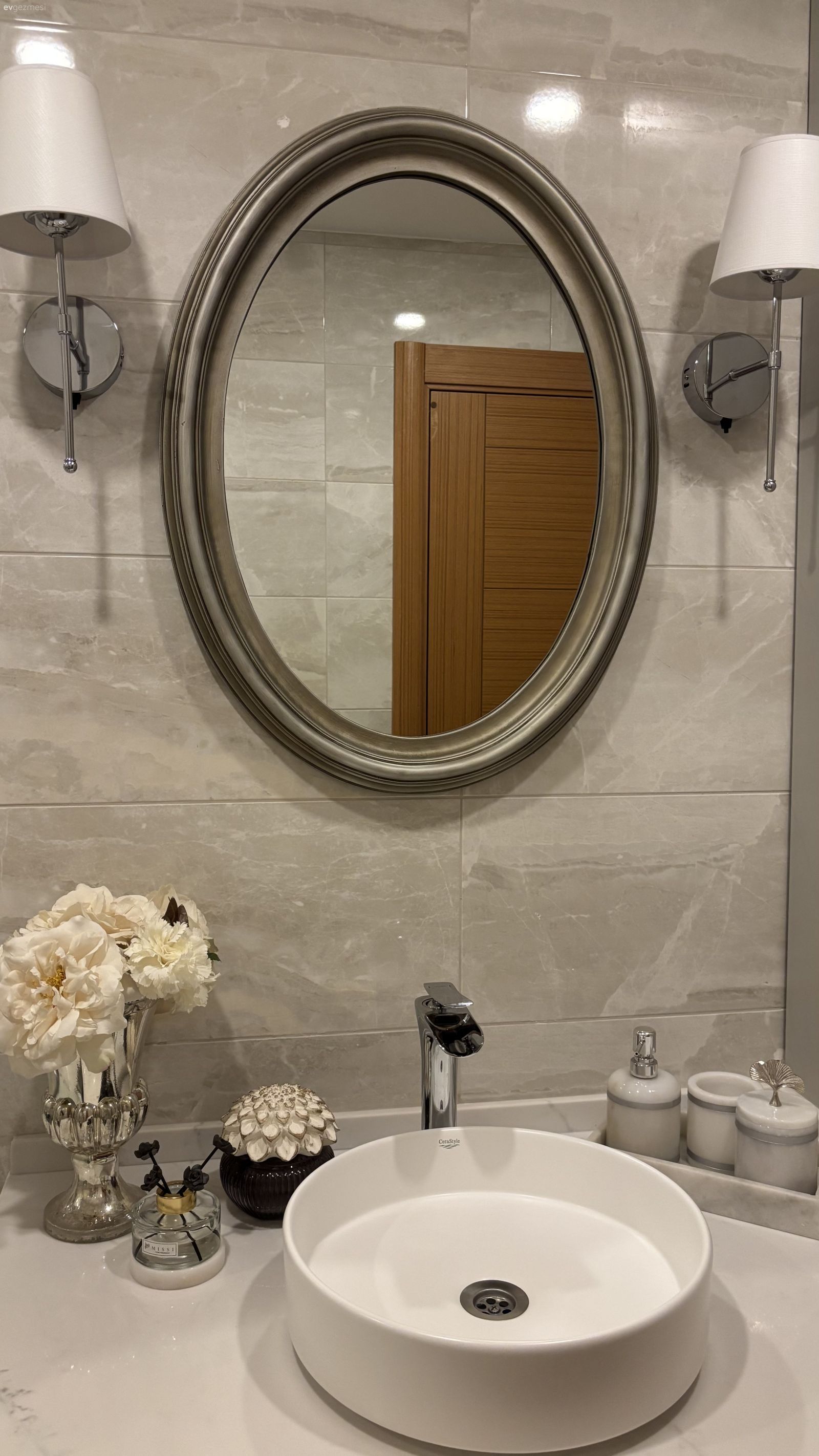 Salonundan Banyosuna Her Detayı Özenli Bir İstanbul Evi