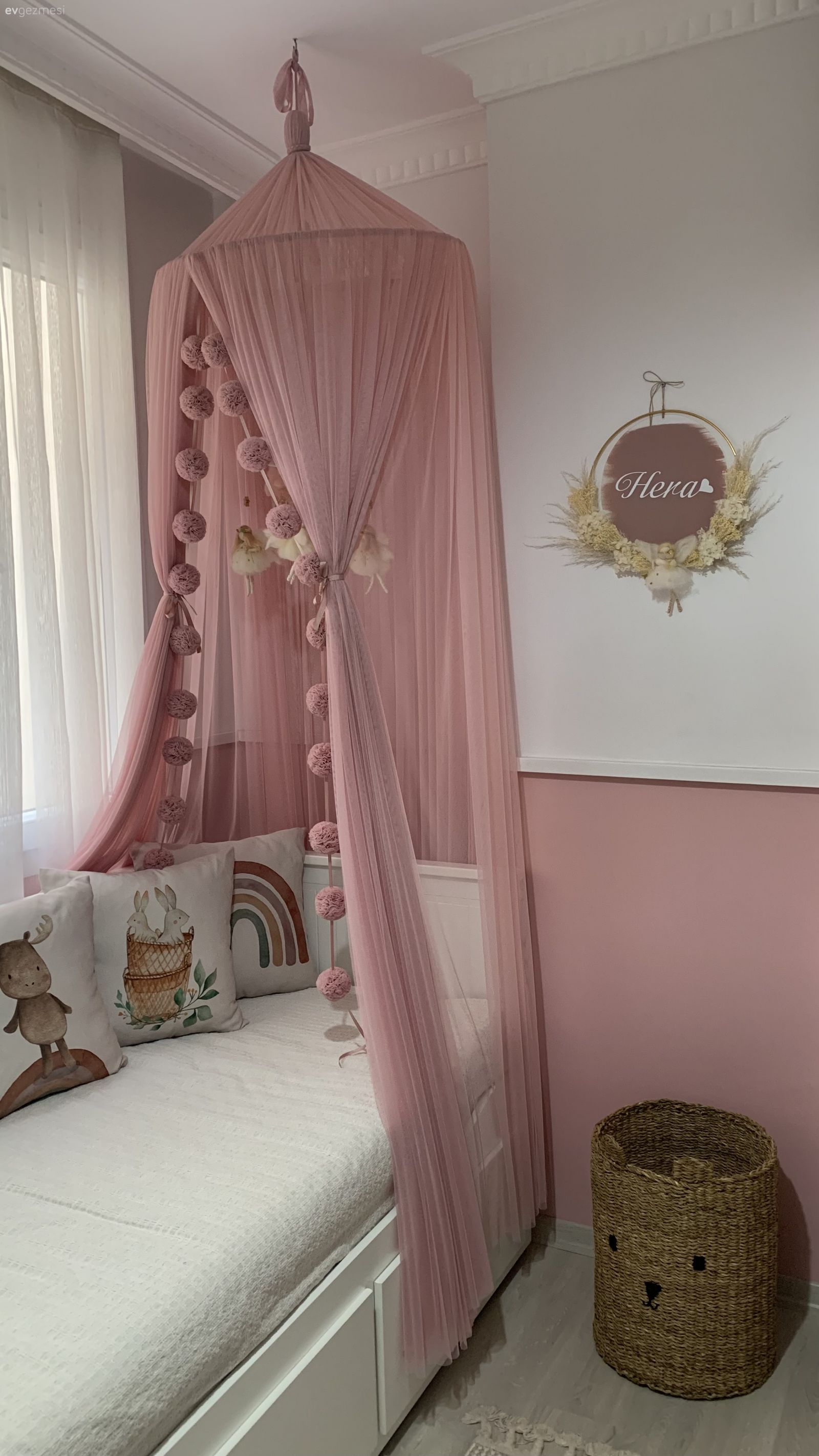 Bu İstanbul Evi Nötr Tonların Risksiz Uyumuna Teslim Olmuş