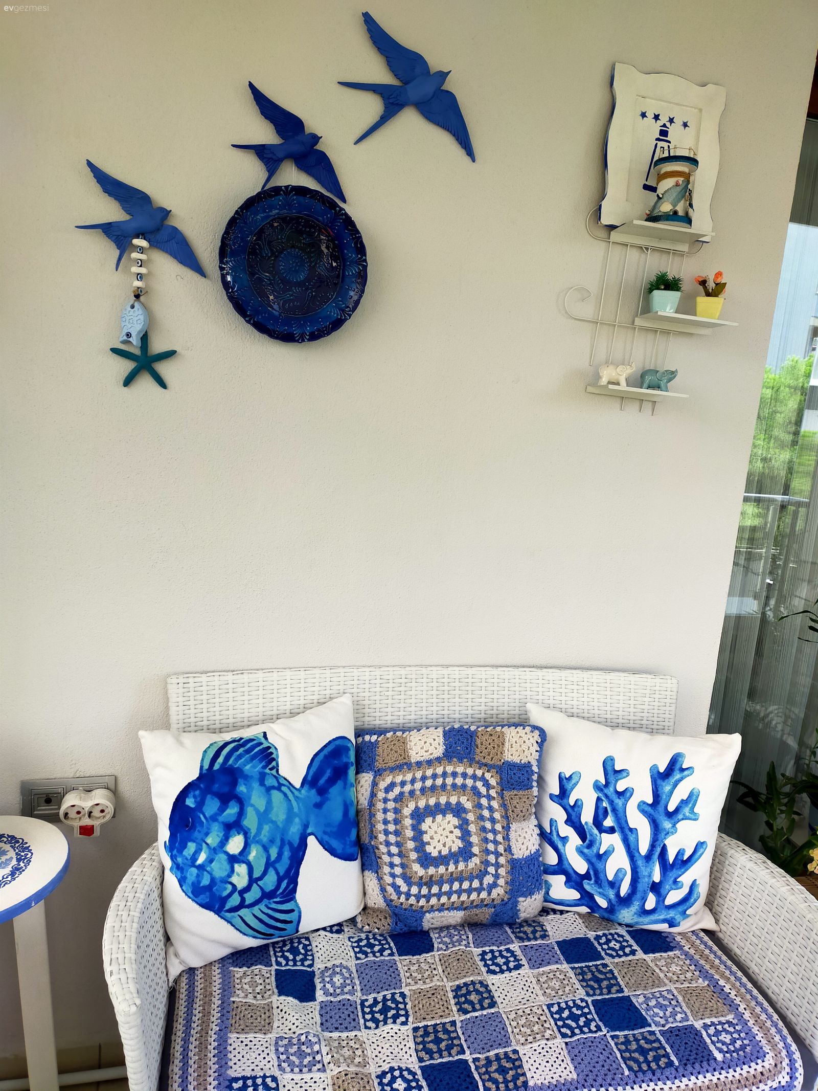 Beyaz, Mavi, Balkon duvar dekorasyonu, Kırlent, Ev tekstili