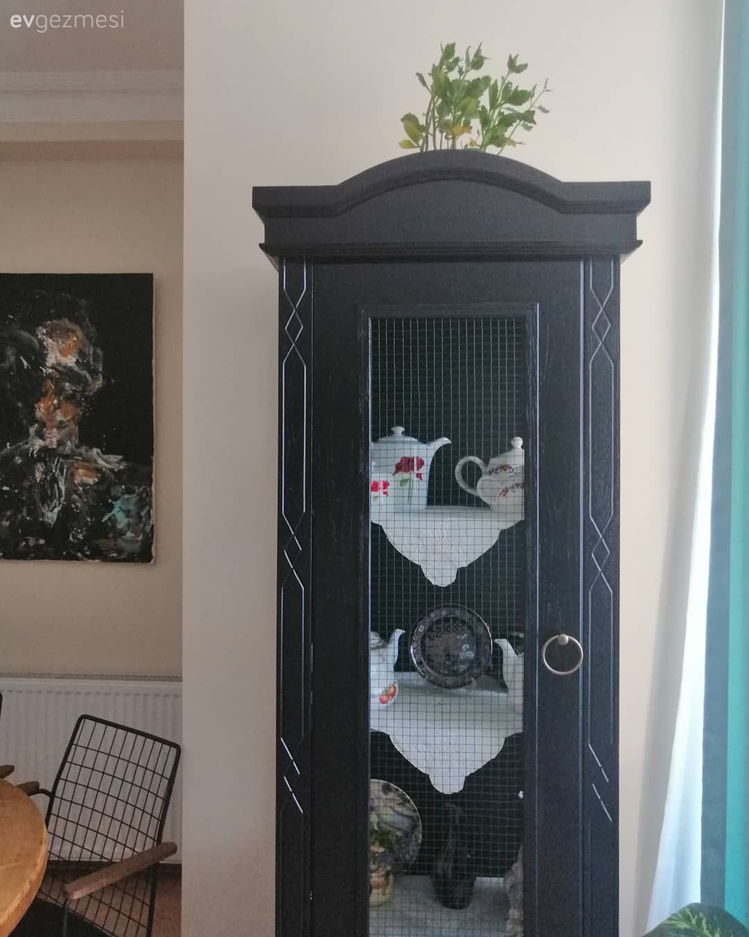 Bu Evin Ressam Sahibi Dekorunu Bir Tuval Gibi Kullanmış!