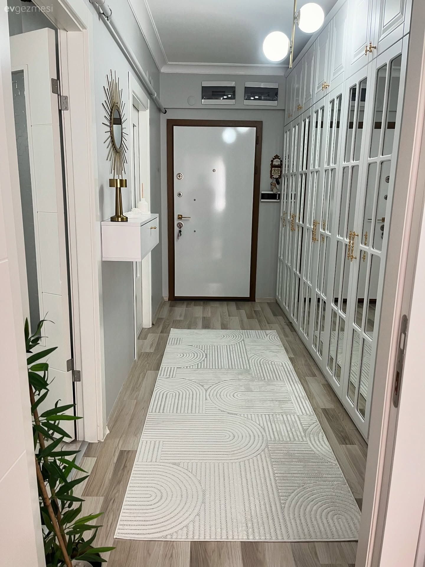 Bu Ankara Evinde Şıklığın Yolu Altın Yansımalarından Geçiyor