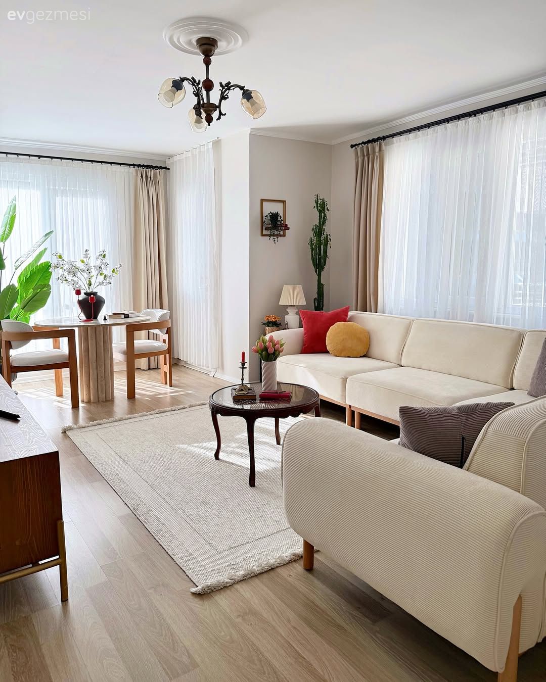 Bu İstanbul Dekoru Tam Olarak Bir Kitap Kafe Konseptine Sahip