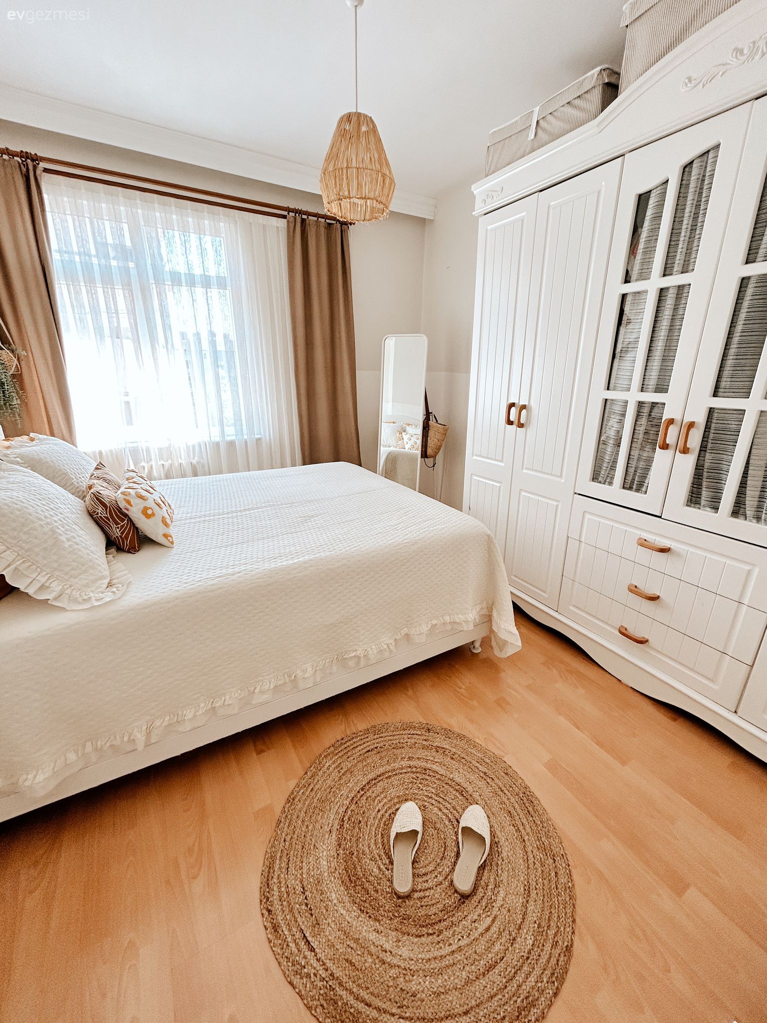 Bu Evde L-Tipi Salon En Ferah Şekilde Değerlendirilmiş!