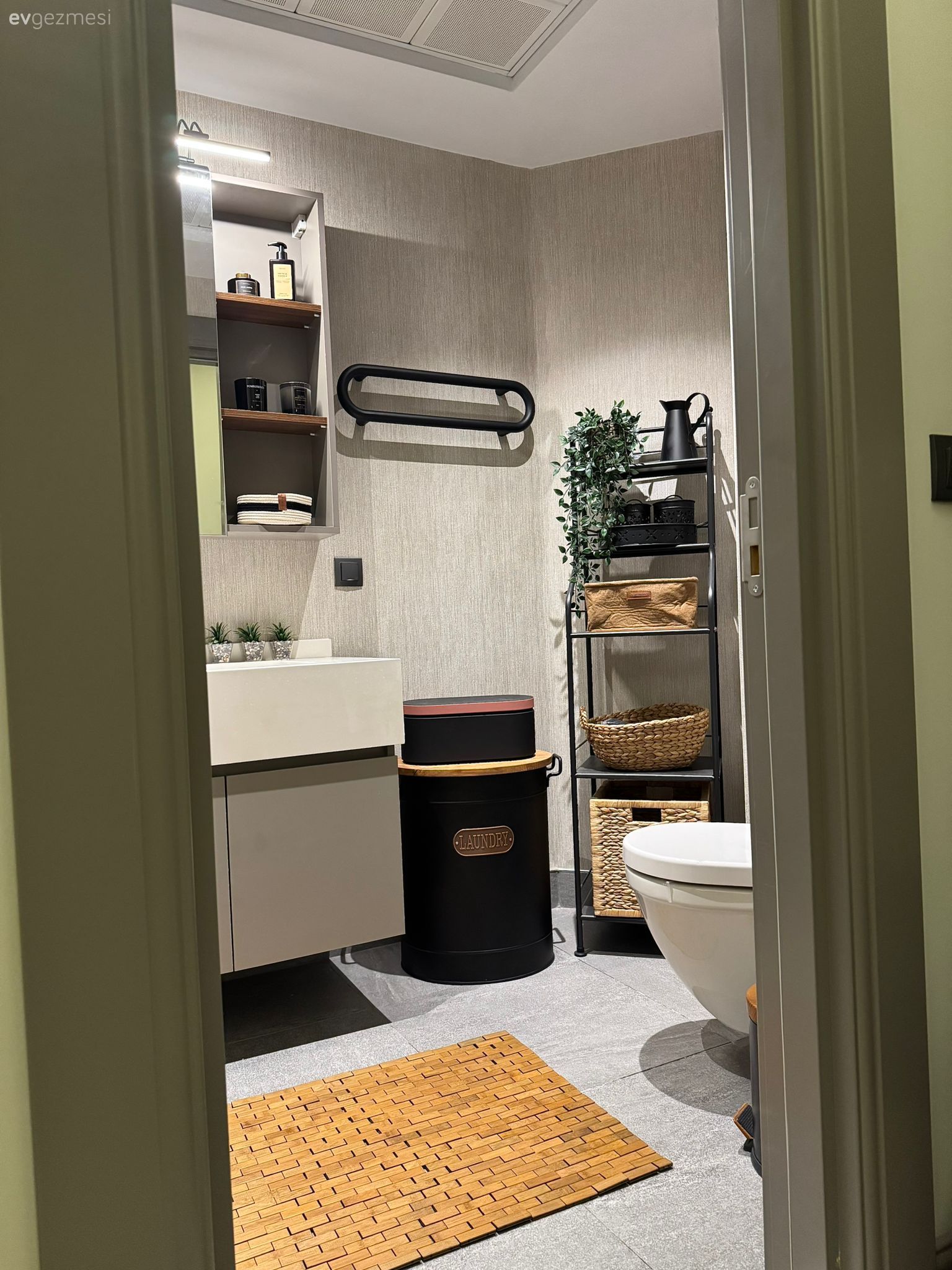 Banyo, Küçük Banyo, Banyo dolabı, Banyo seramikleri, Banyo aksesuarları