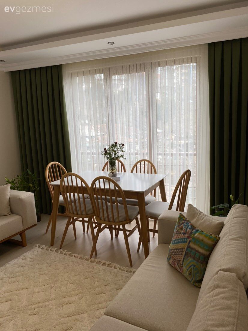Salon, Modern, Bohem Dekorasyon, Yeşil, Beyaz, Sandalye, Yemek masası, Koltuk takımı, Halı, Kırlent, Ev tekstili, Fon perde, Perde, Tül perde